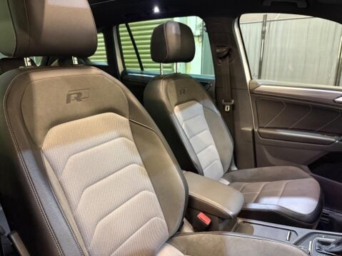 Volkswagen Tiguan 2.0 TDI BlueMotion Tech R-Line DSG 4Motion Euro 6 (s/s) 5dr 8