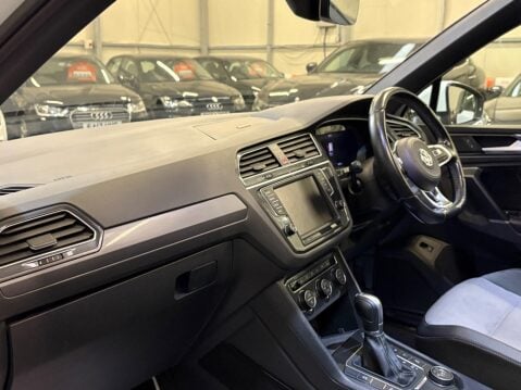 Volkswagen Tiguan 2.0 TDI BlueMotion Tech R-Line DSG 4Motion Euro 6 (s/s) 5dr 12