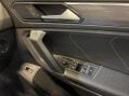 Volkswagen Tiguan 2.0 TDI BlueMotion Tech R-Line DSG 4Motion Euro 6 (s/s) 5dr 23