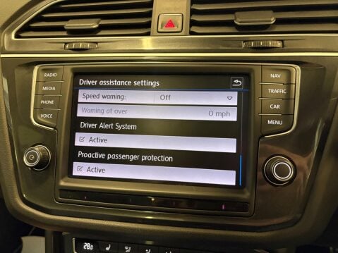 Volkswagen Tiguan 2.0 TDI BlueMotion Tech R-Line DSG 4Motion Euro 6 (s/s) 5dr 37