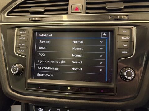 Volkswagen Tiguan 2.0 TDI BlueMotion Tech R-Line DSG 4Motion Euro 6 (s/s) 5dr 44