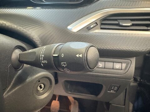 Peugeot 2008 1.6 e-HDi Allure Euro 5 (s/s) 5dr 18
