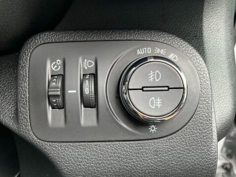 Vauxhall Combo 1.5 Turbo D 2000 Sportive Panel Van 5dr Diesel Manual L1 H1 Euro 6 (100 ps) 31