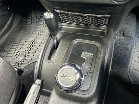 Jeep Wrangler 3.6 V6 Rubicon SUV 2dr Petrol Auto 4WD Euro 6 (280 bhp) 43