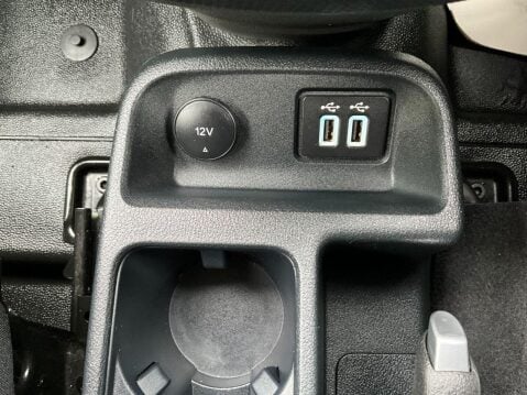 Ford Transit Connect 1.5 240 EcoBlue Limited Panel Van 5dr Diesel Auto L2 Euro 6 (s/s) (120 ps) 40