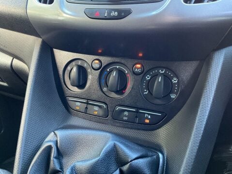 Ford Transit Connect 1.5 TDCi 210 Trend Panel Van 5dr Diesel Manual L2 H1 (124 g/km, 99 bhp) 37