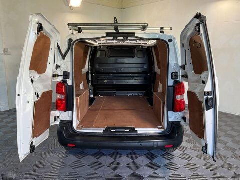 Peugeot Expert 2.0 BlueHDi 1400 Professional Standard Panel Van MWB Euro 6 (s/s) 6dr 9