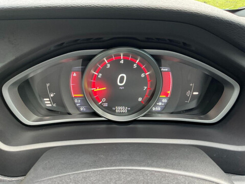 Volvo V40 2.0 T2 R-DESIGN 5d 120 BHP 17