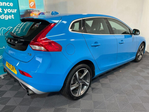 Volvo V40 2.0 T2 R-DESIGN 5d 120 BHP 6
