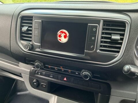 Vauxhall Vivaro 2.0 L2H1 3100 DYNAMIC S/S 121 BHP 29