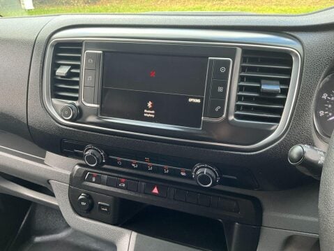 Vauxhall Vivaro 2.0 L2H1 3100 DYNAMIC S/S 121 BHP 27
