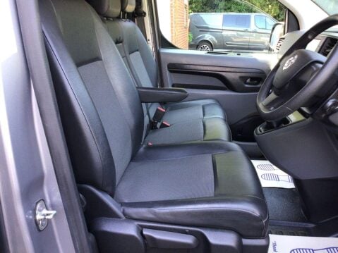 Vauxhall Vivaro 1.5 L2H1 2900 SPORTIVE S/S 101 BHP 11