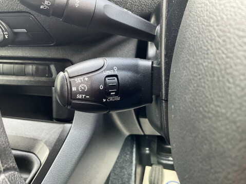 Vauxhall Vivaro 1.5 L2H1 F2900 DYNAMIC S/S 101 BHP 13