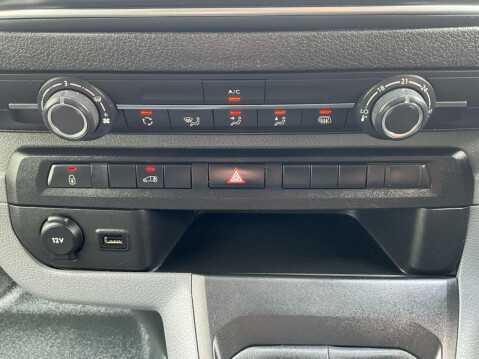 Vauxhall Vivaro 1.5 L2H1 F2900 DYNAMIC S/S 101 BHP 14