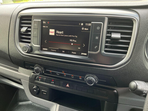 Vauxhall Vivaro 1.5 L2H1 F2900 DYNAMIC S/S 101 BHP 17