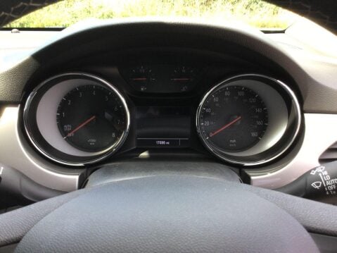 Vauxhall Astra 1.2 SRI 5d 144 BHP 40