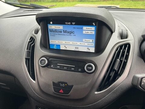 Ford Transit Courier 1.0 LIMITED 99 BHP 21