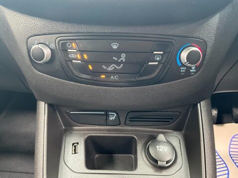 Ford Transit Courier 1.0 LIMITED 99 BHP 33