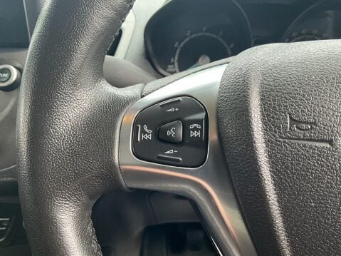 Ford Transit Courier 1.0 LIMITED 99 BHP 17