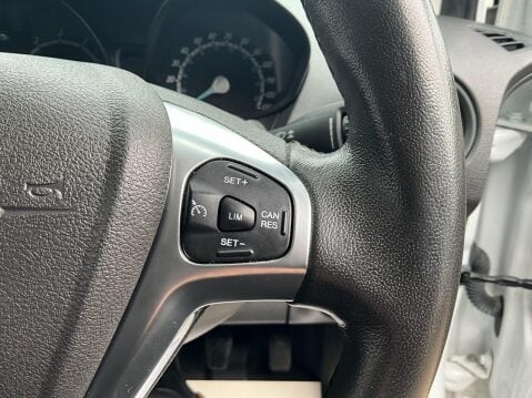 Ford Transit Courier 1.0 LIMITED 99 BHP 18