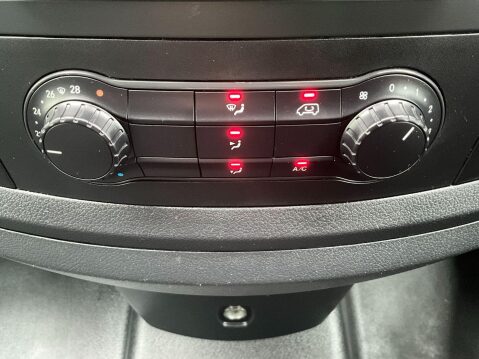 Mercedes-Benz Vito 2.0 114 CDI Progressive G-Tronic RWD L2 Euro 6 (s/s) 5dr (LWB) 18