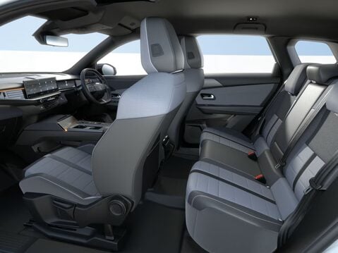 New Grandland GS 1.2 136PS Hybrid e-DCT6 Dual Clutch from £396 per month 6.9% APR PCP 5