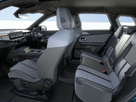 New Grandland Ultimate 1.2 136PS Hybrid from £411 per month 6.9% APR PCP 5