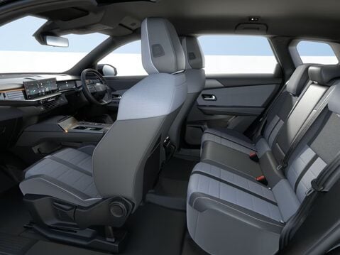 New Grandland GS Electric 73kW 210PS Auto from £471 per month on 8.9% APR PCP 5