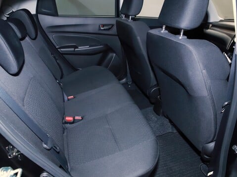 Suzuki Swift 1.2 Dualjet 83 12V Hybrid SZ5 5dr Auto 32