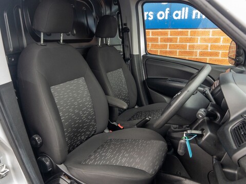 Vauxhall Combo 2300 1.6 CDTI 16V 105ps H1 Van Euro 6 [Start Stop] 25