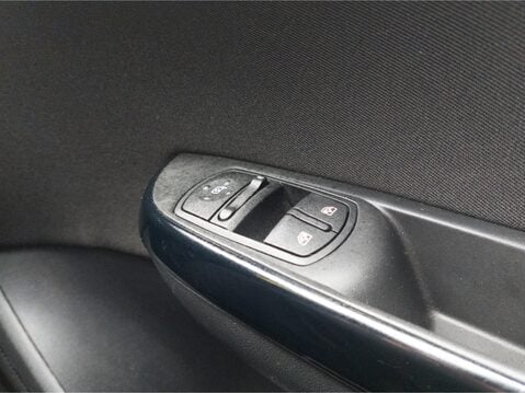 Vauxhall Corsa 1.4 SRi Vx-line Nav Black 5dr 33