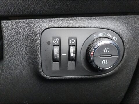 Vauxhall Corsa 1.4 SRi Vx-line Nav Black 5dr 32
