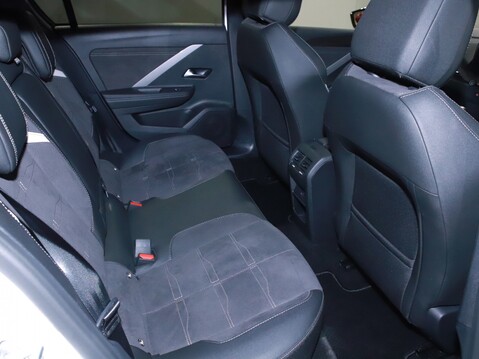 Vauxhall Astra 1.2 Turbo 130 Ultimate 5dr 31