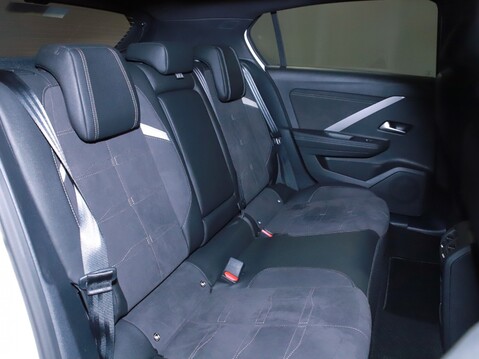 Vauxhall Astra 1.2 Turbo 130 Ultimate 5dr 32