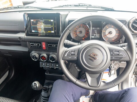 Suzuki Jimny 1.5 SZ5 ALLGRIP 3dr 21