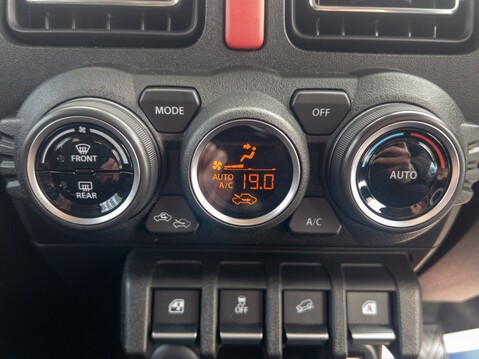 Suzuki Jimny 1.5 SZ5 ALLGRIP 3dr 32