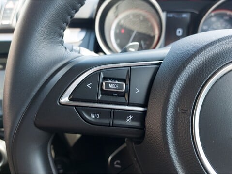 Suzuki Swift 1.2 Dualjet 83 12V Hybrid SZ5 5dr Auto 25
