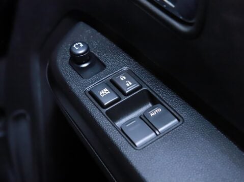 Suzuki Ignis 1.2 Dualjet 12V Hybrid SZ-T 5dr 28