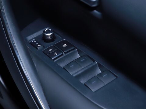 Suzuki Swace 1.8 Hybrid SZ5 5dr CVT 31