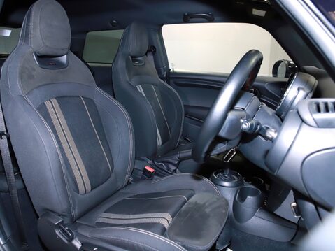 Mini Hatchback 1.5 Cooper II 3dr Auto [Chili/Nav+ Pack] 19