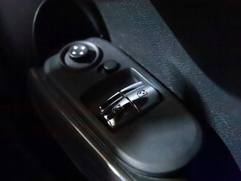 Mini Hatchback 1.5 Cooper II 3dr Auto [Chili/Nav+ Pack] 29