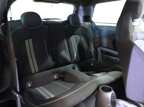 Mini Hatchback 1.5 Cooper II 3dr Auto [Chili/Nav+ Pack] 30