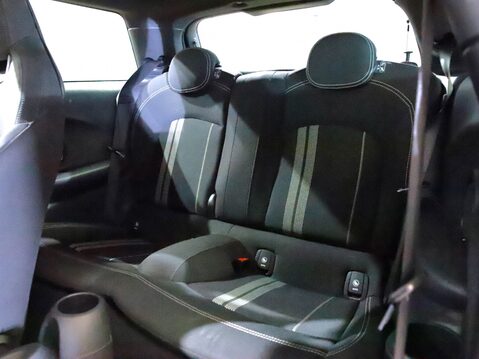 Mini Hatchback 1.5 Cooper II 3dr Auto [Chili/Nav+ Pack] 31