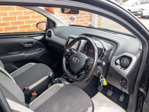 Toyota Aygo 1.0 VVT-i X-Plore 5dr 17