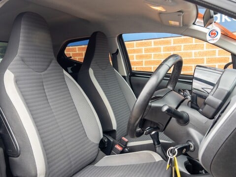 Toyota Aygo 1.0 VVT-i X-Plore 5dr 18
