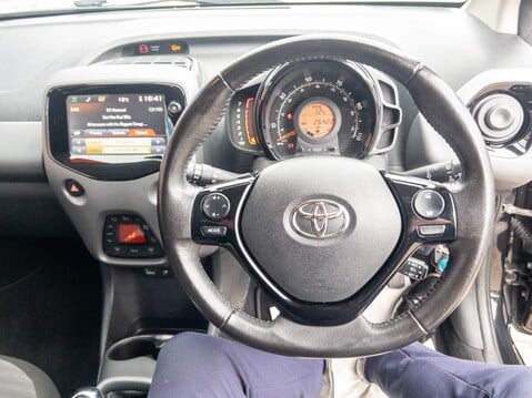 Toyota Aygo 1.0 VVT-i X-Plore 5dr 21
