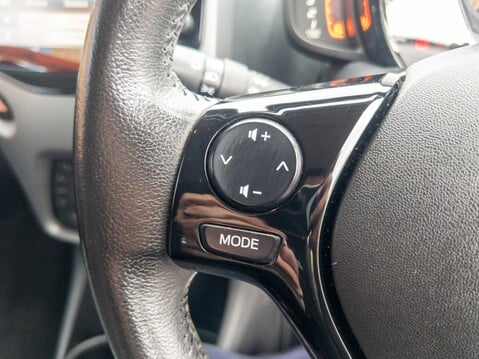 Toyota Aygo 1.0 VVT-i X-Plore 5dr 23