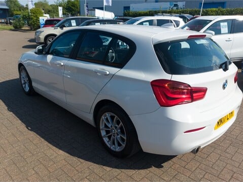 BMW 1 Series 116d SE 5dr [Nav] 3