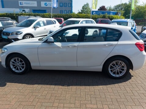 BMW 1 Series 116d SE 5dr [Nav] 11
