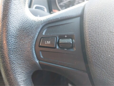 BMW 1 Series 116d SE 5dr [Nav] 23
